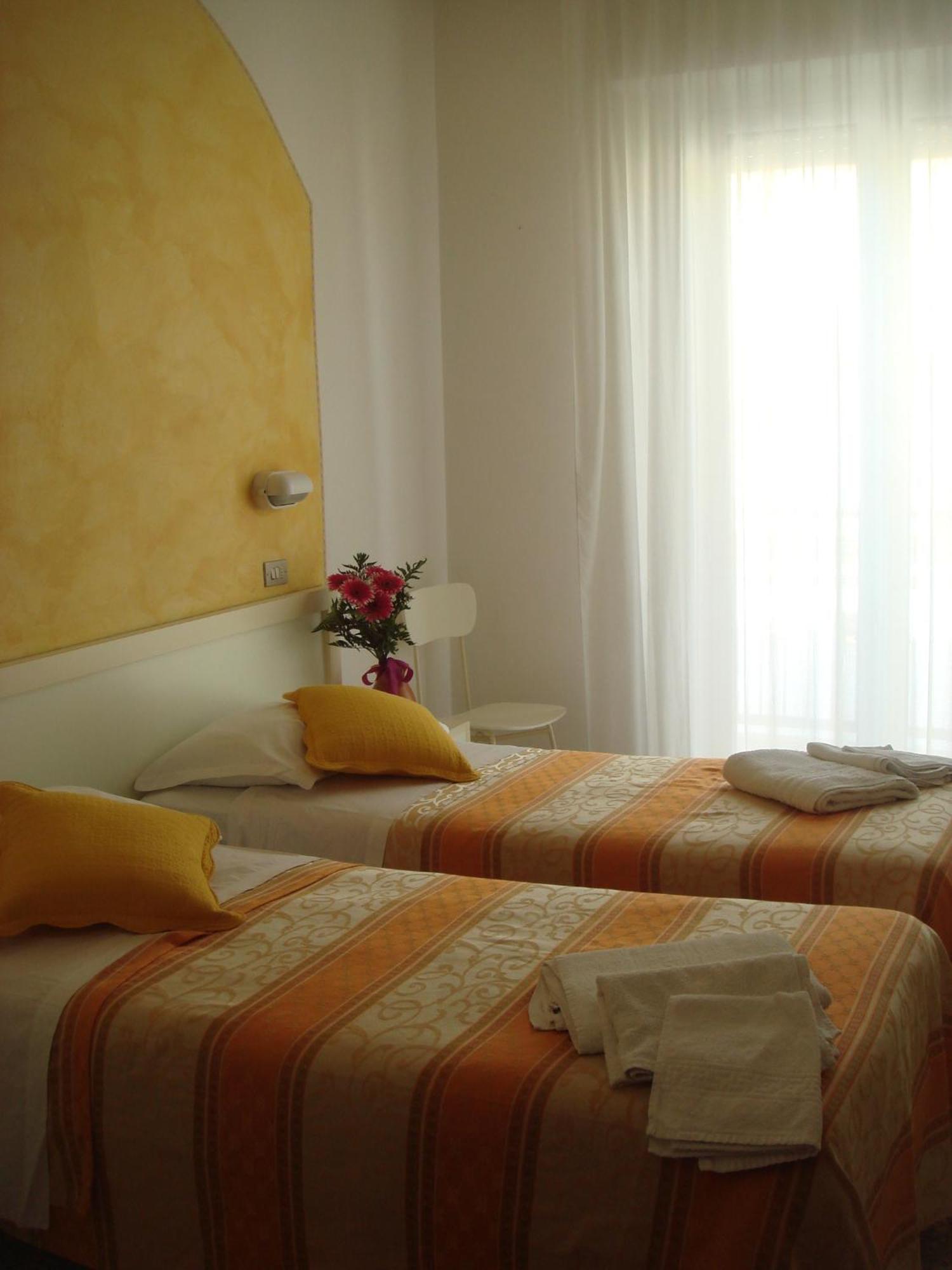 Hotel Arcade Rimini Exterior photo