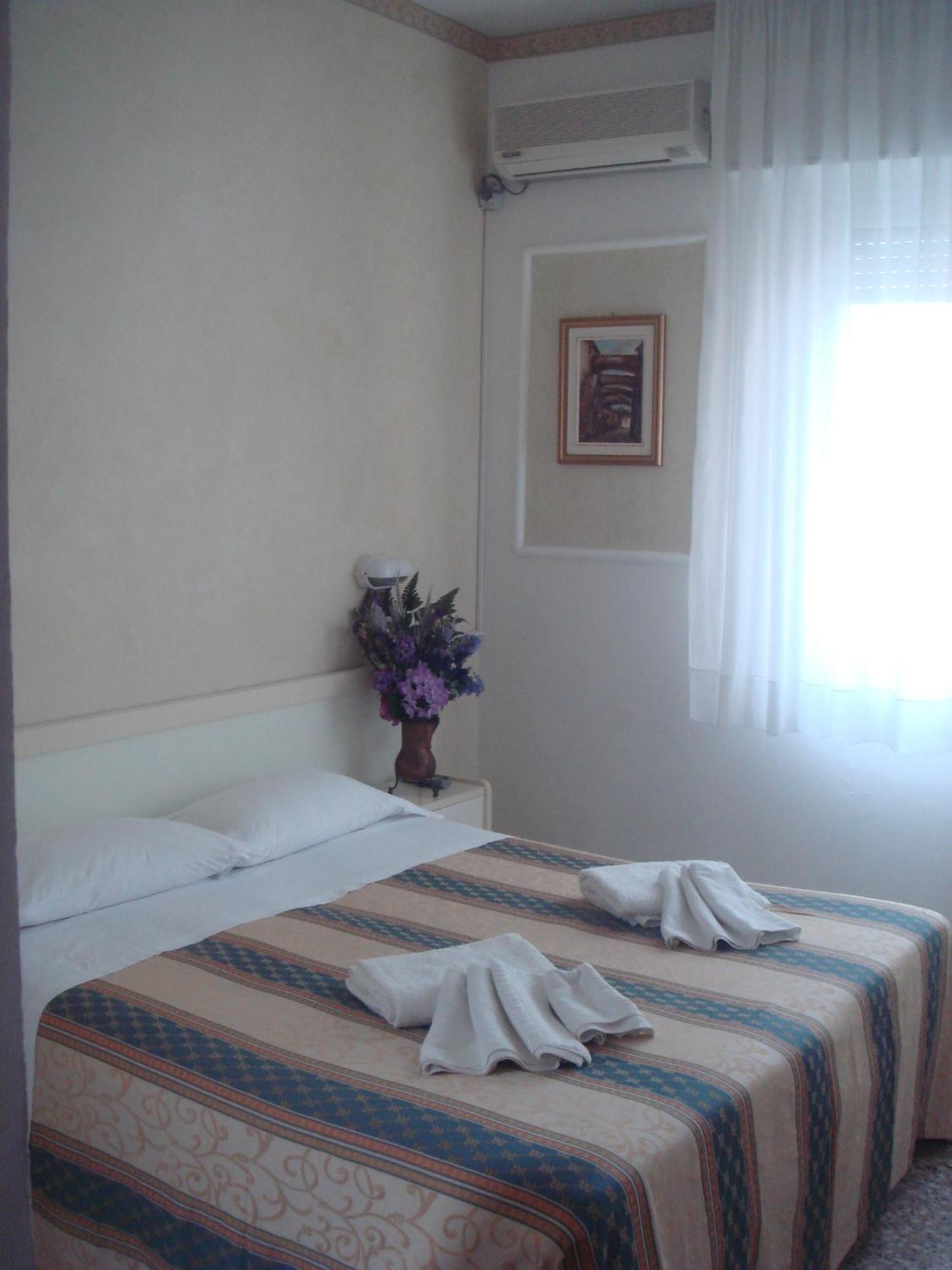 Hotel Arcade Rimini Exterior photo