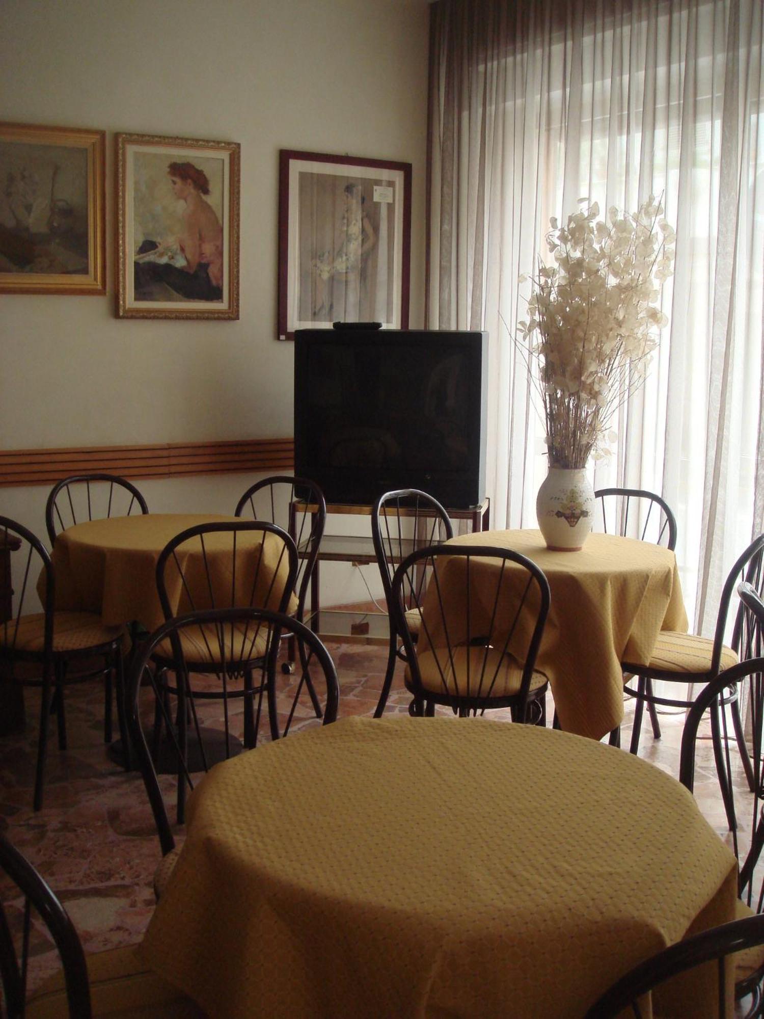 Hotel Arcade Rimini Exterior photo